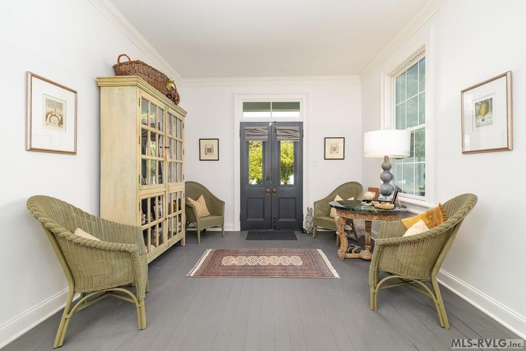 Spacious large foyer- Another Room!
