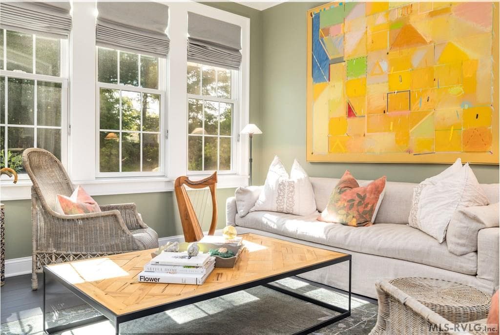 Comfortable & Cozy with lot of light