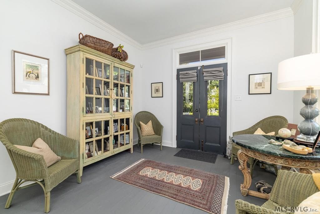 A Spacious Foyer