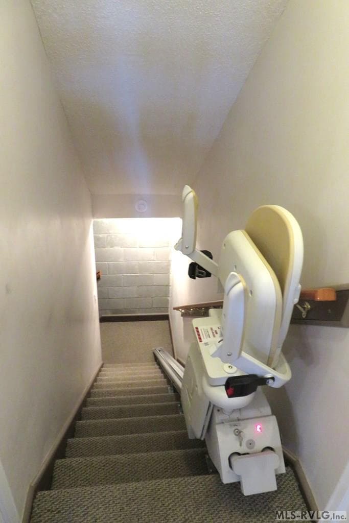 STAIRWAY WITH CHAIR TO BASEMENT