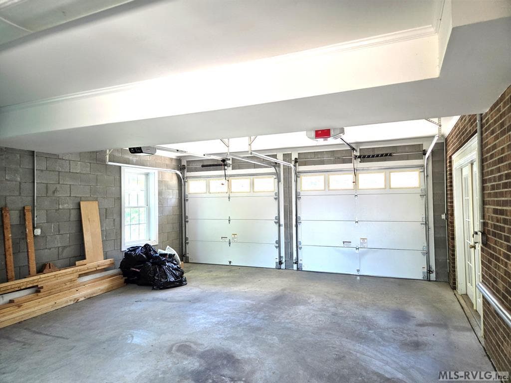 DOUBLE GARAGE B