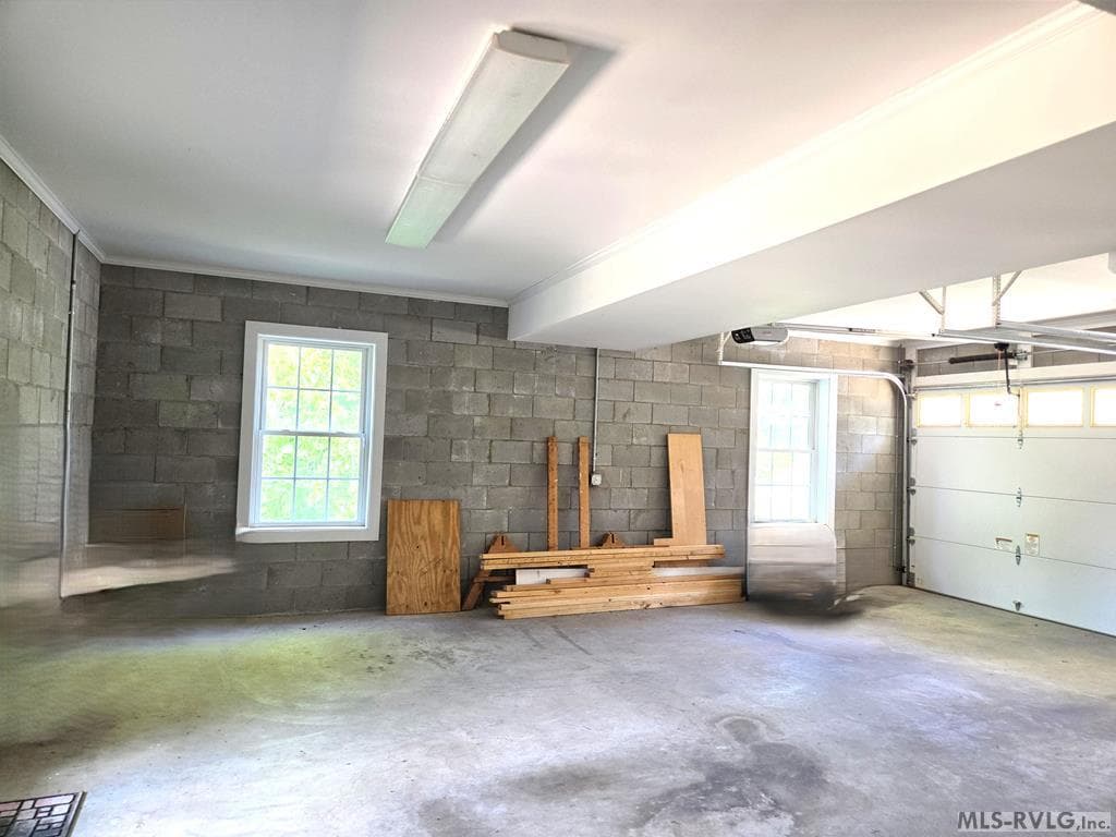 DOUBLE GARAGE A