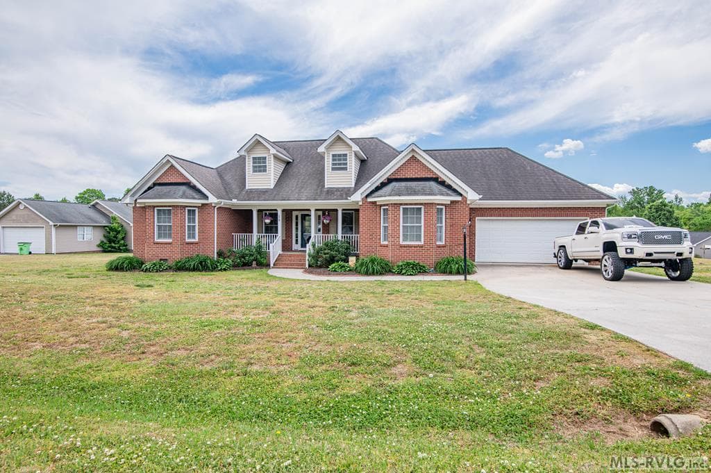 14 Canterbury Ct, Roanoke Rapids NC 27870