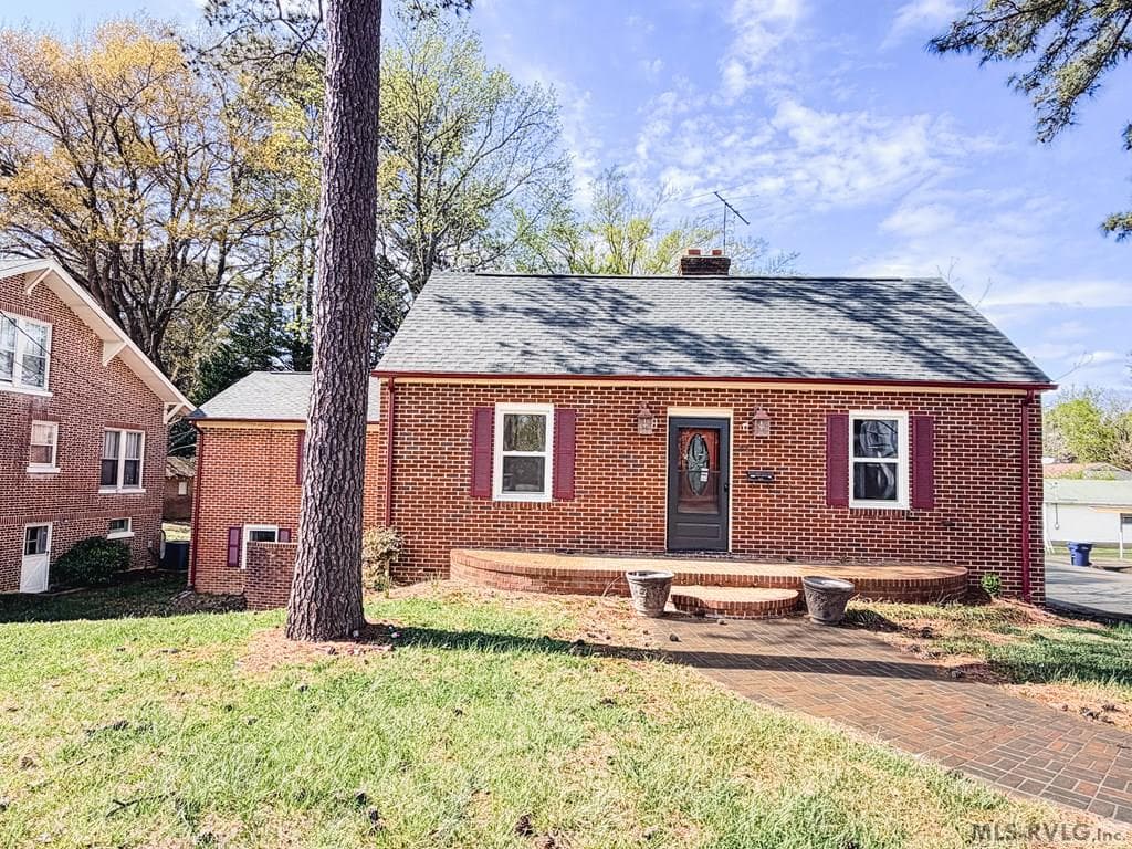 627 N Mecklenburg Ave, South Hill VA 23970 photo 3