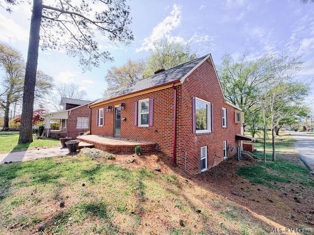 627 N Mecklenburg Ave, South Hill VA 23970