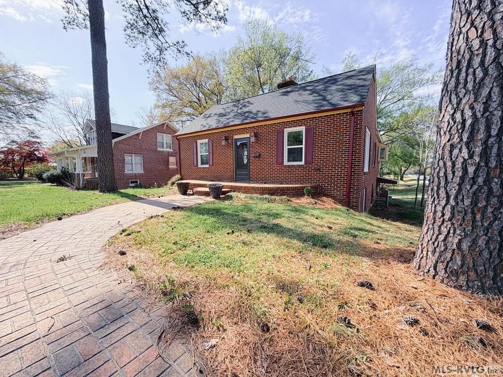 627 N Mecklenburg Ave, South Hill VA 23970 photo 5