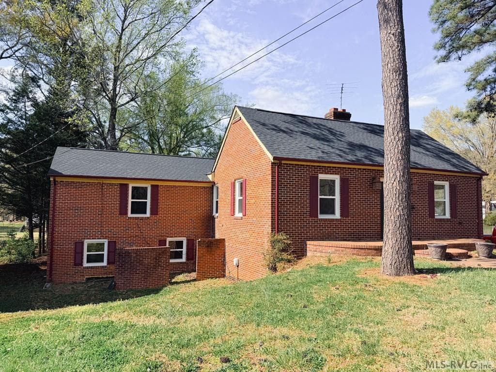 627 N Mecklenburg Ave, South Hill VA 23970 photo 4