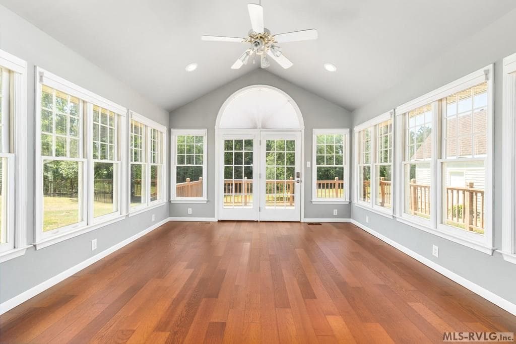 Delightful Sun Room , To enjoy your open & wooded area Deck outside-