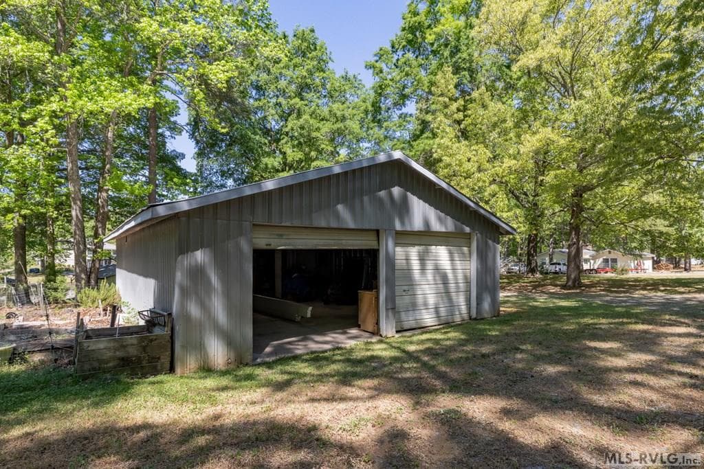 Detached Garage