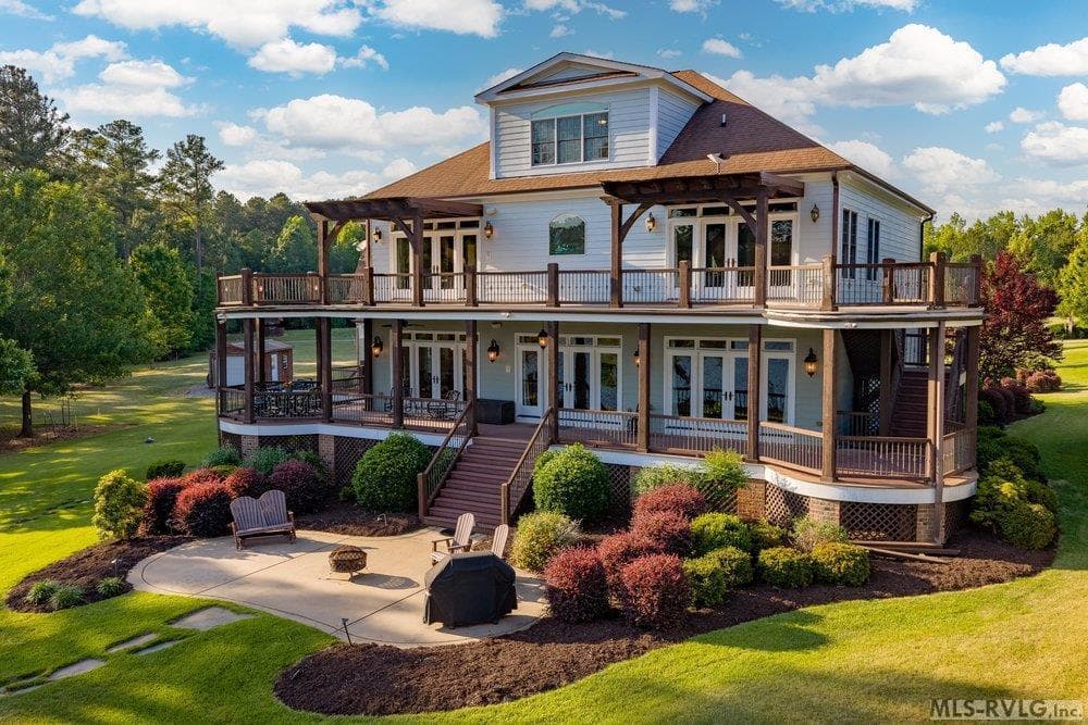 Lake Gaston Luxury Living, This exquisite Lake Gaston luxury estate perfectly blends grandeur with comfortable waterfront living. - 381 West Bend Dr., Gasburg VA 23857, Gasburg
