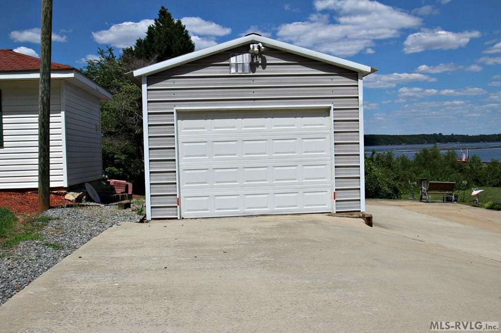 Single car/boat Garage