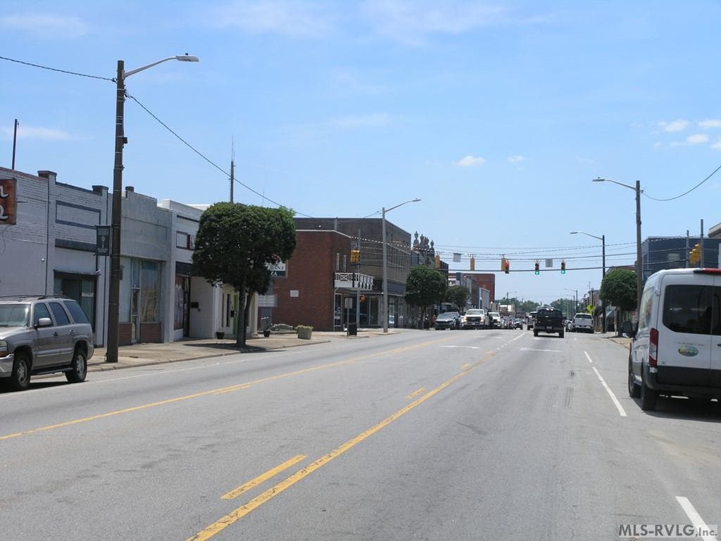 923 Roanoke Avenue, Roanoke Rapids NC 27870 photo 2