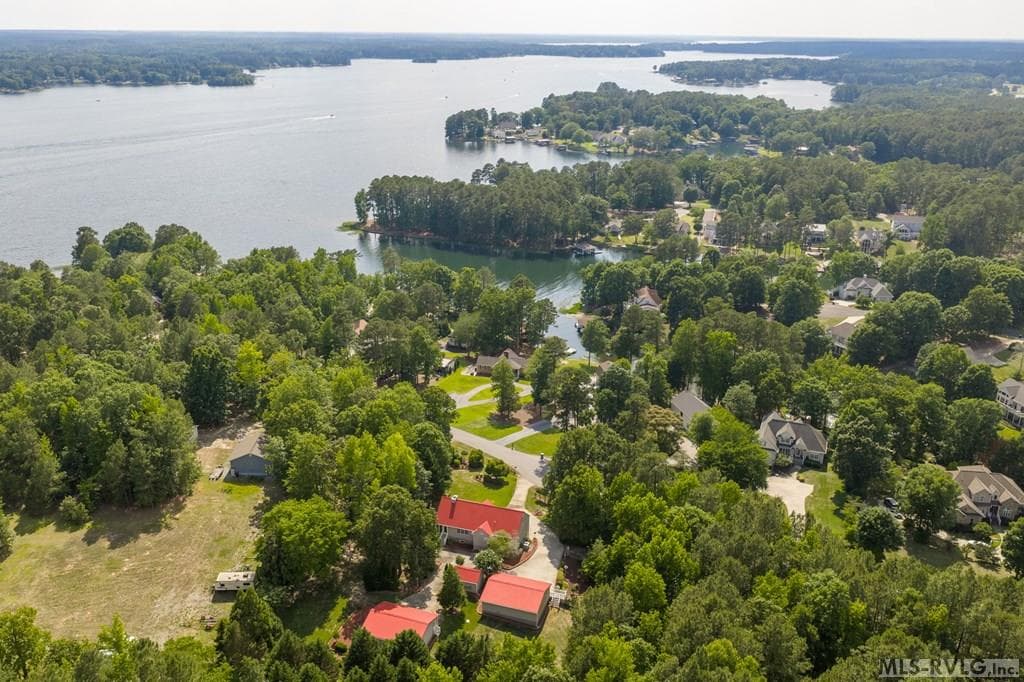Proximity to Lake Gaston