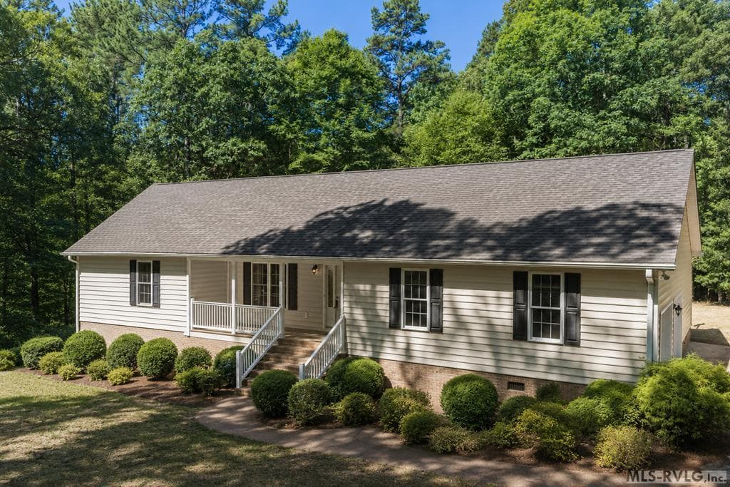 162 Country Blvd, Bracey VA 23919