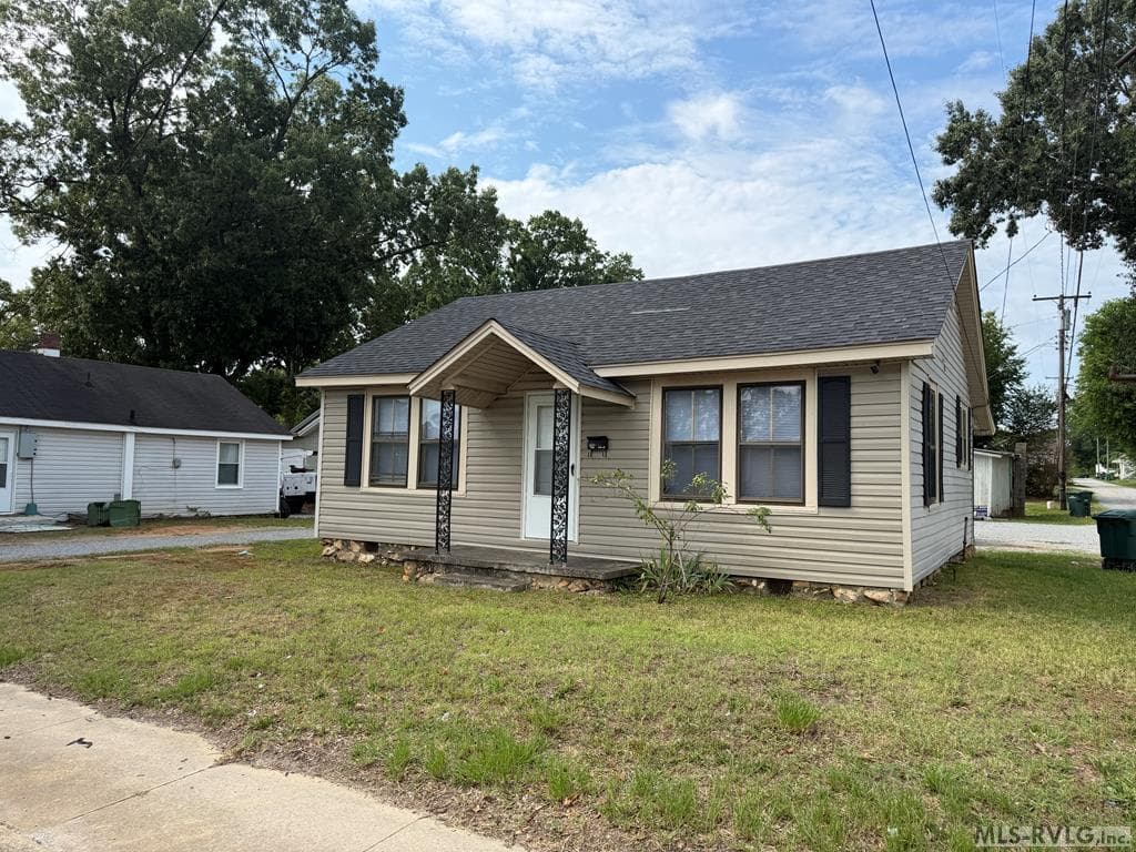209 E 10th Street, Roanoke Rapids NC 27870