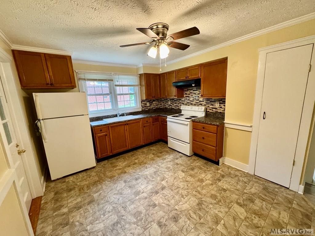 284- Kitchen