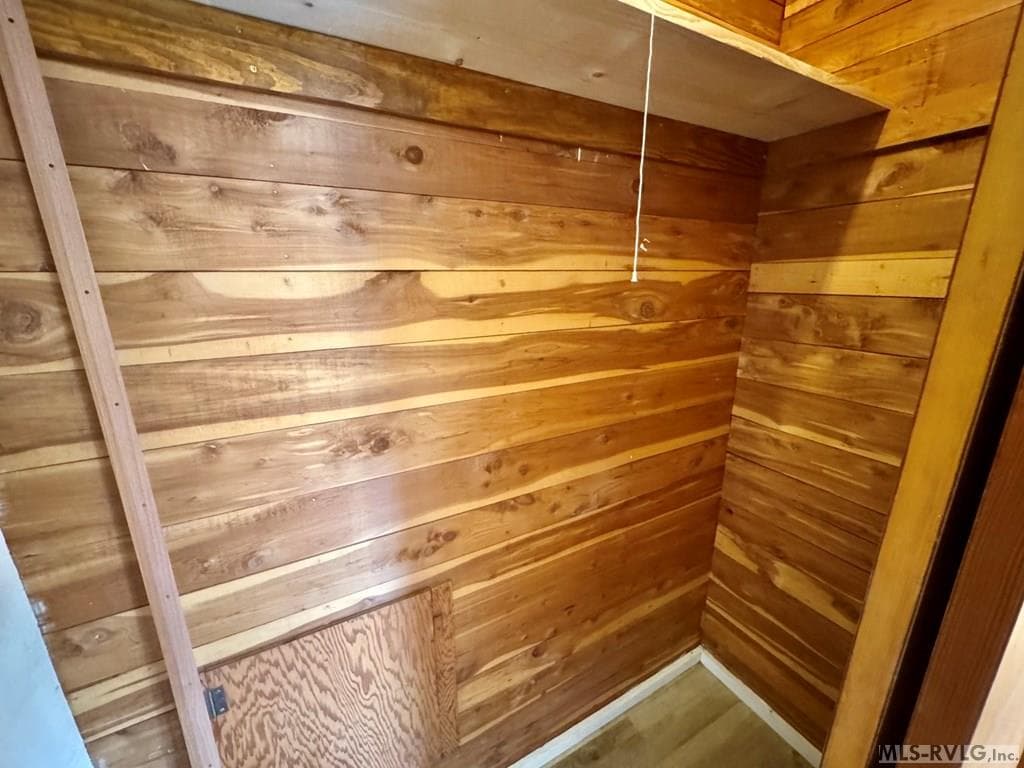 268- Bedroom 2 Cedar Closet