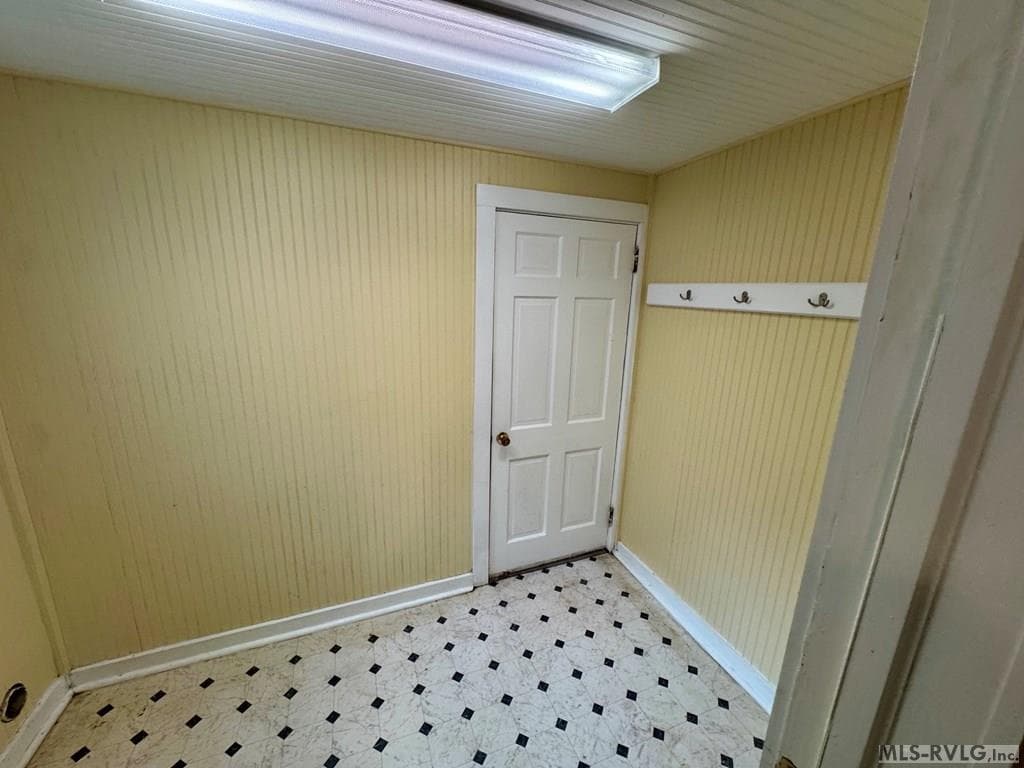 284-Utility?/rear Entrance