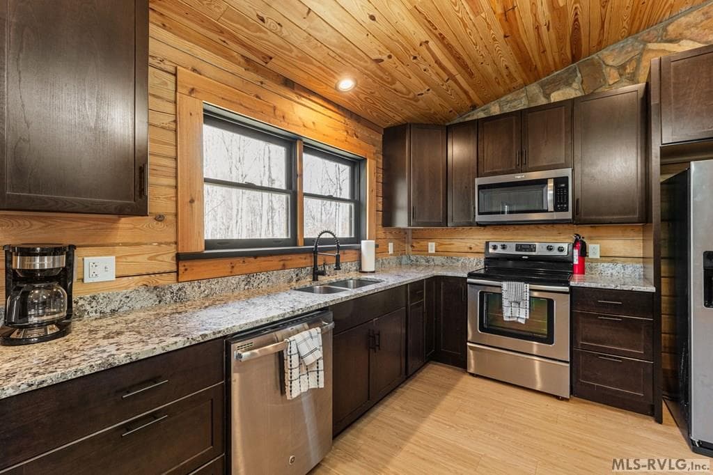 594 Ferry Landing Drive, Boydton VA 23917 photo 13