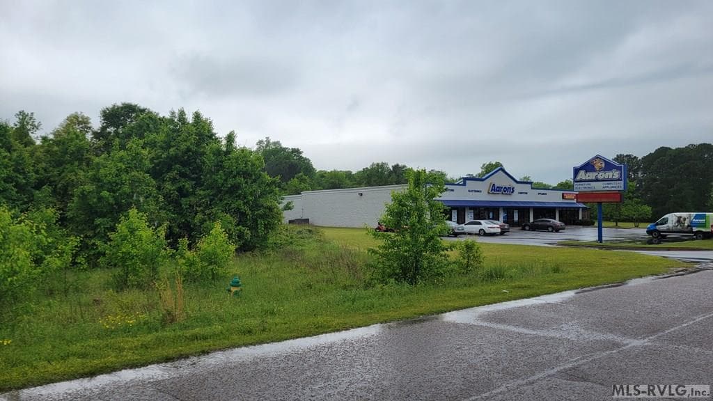 Right side, Rental business located on the right side of property