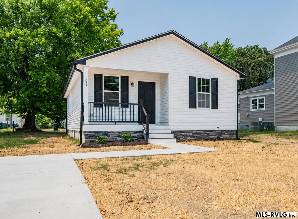 657 Charlotte St., Roanoke Rapids NC 27870