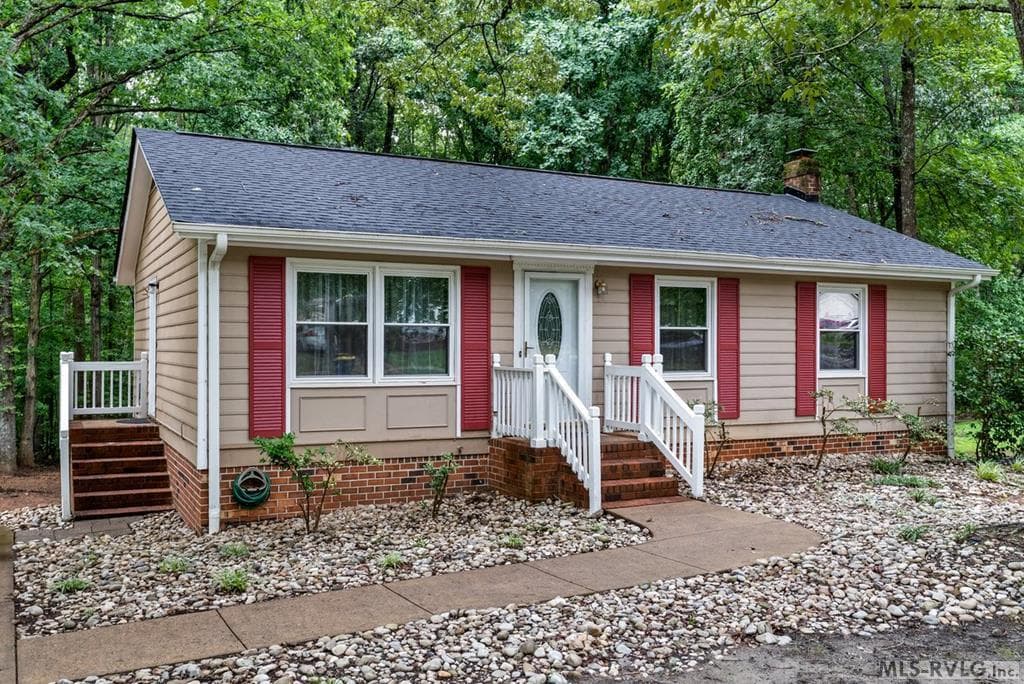 404 Benton Street, South Hill VA 23970 photo 2