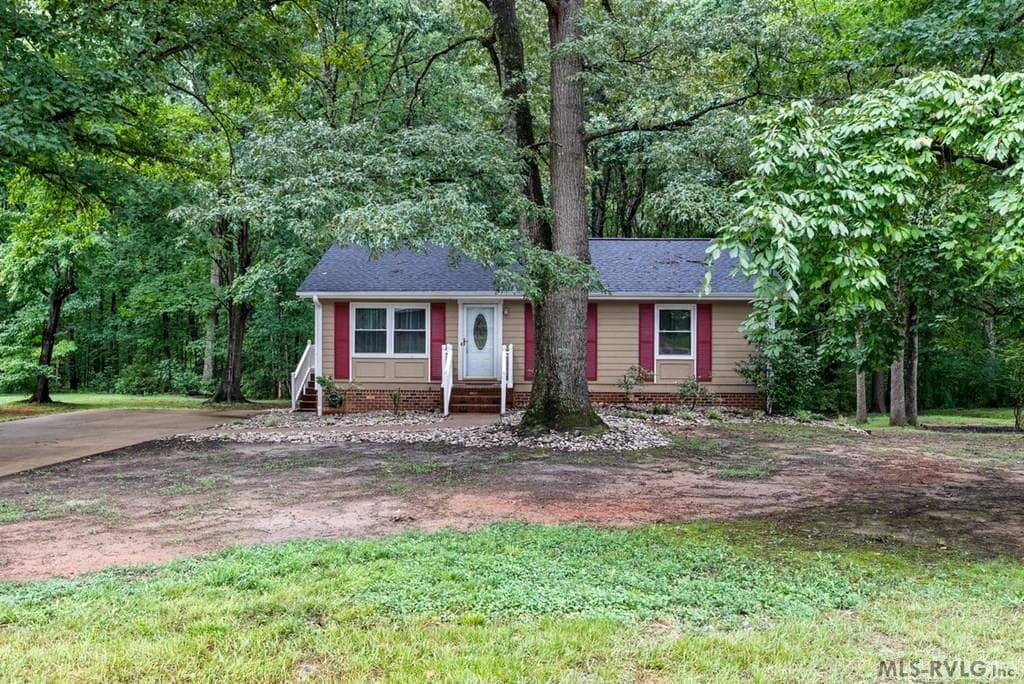 404 Benton Street, South Hill VA 23970 photo 3