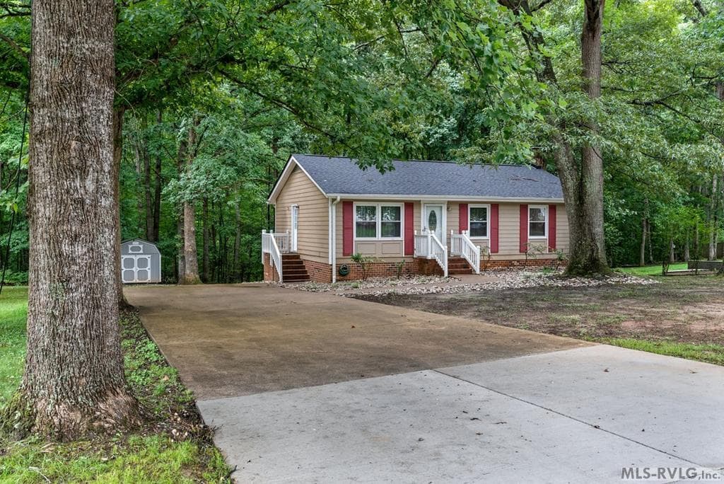 404 Benton Street, South Hill VA 23970