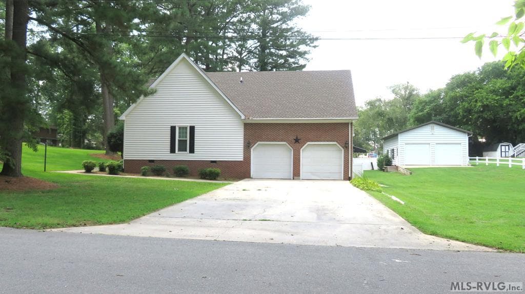 900 W. 3rd Street, Roanoke Rapids NC 27870 photo 2