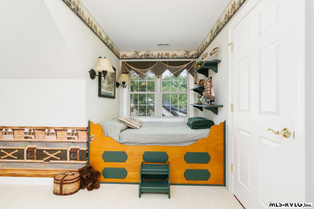 4th bedroom with Jack-n-Jill bathroom
