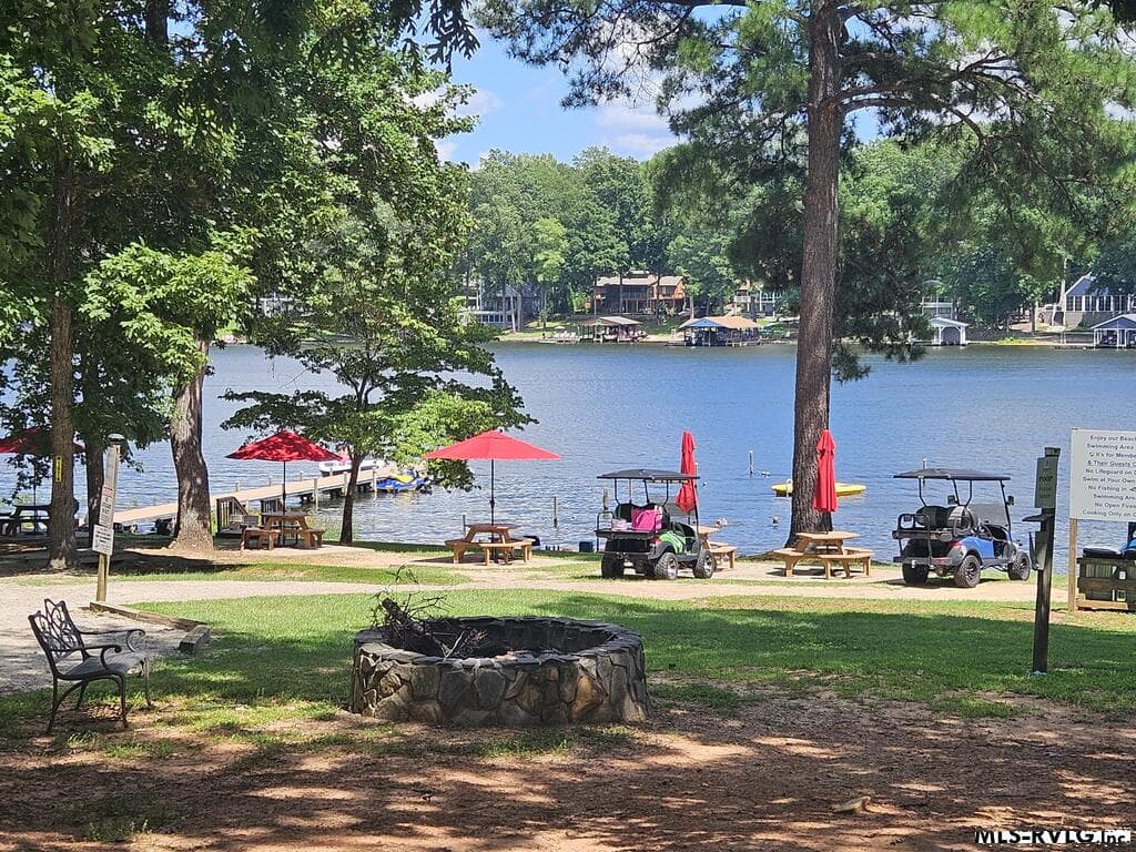 Fishing Pier, Lake Gaston Estates offers a fishing pier, protected swimming area and plenty of sunshine!