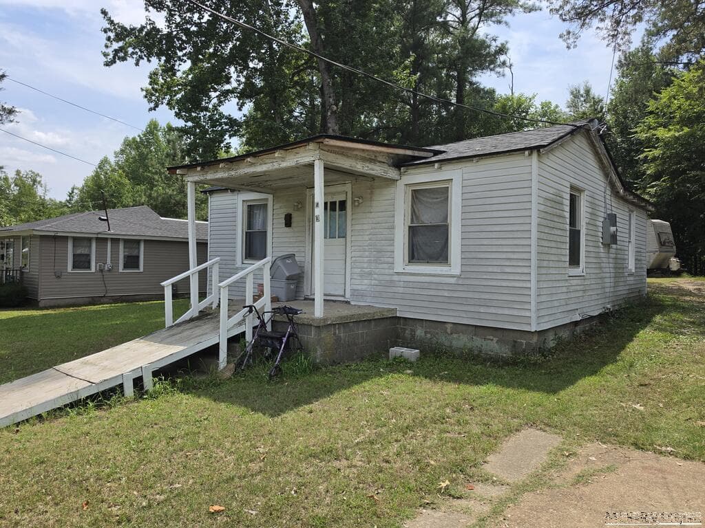 513 Hinson St, Roanoke Rapids NC 27870