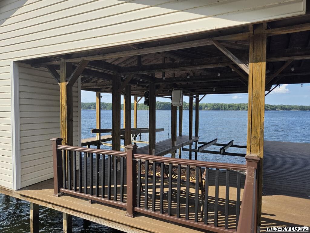 DOUBEL BOAT SLIP