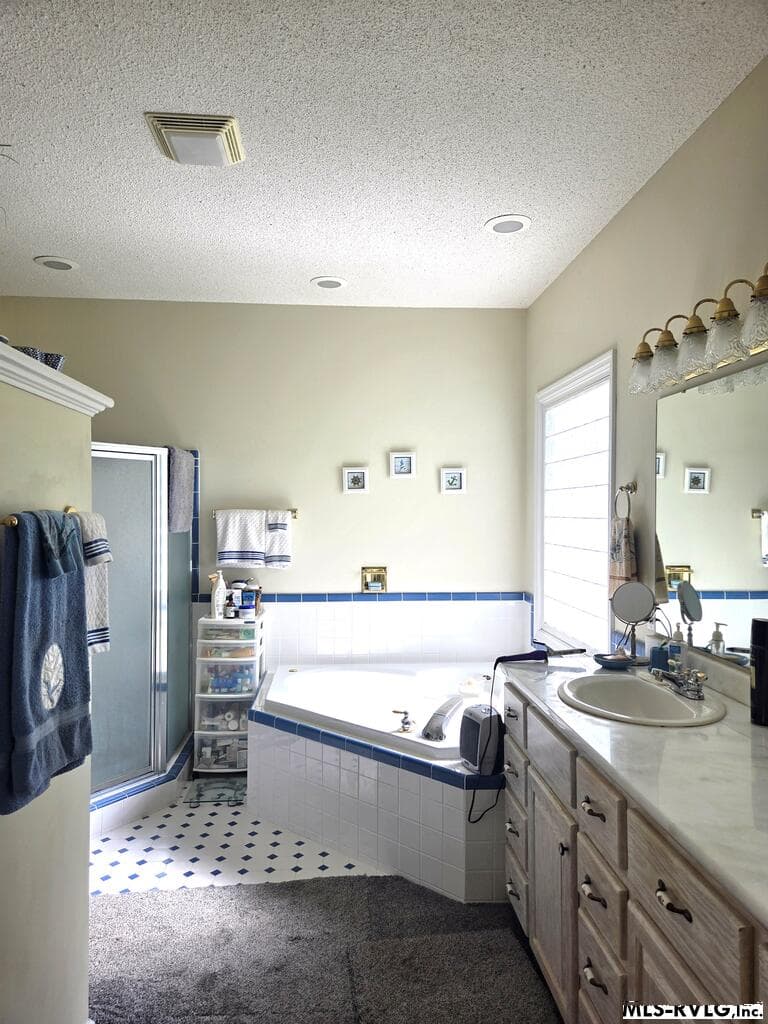 MASTER BATHROOM C