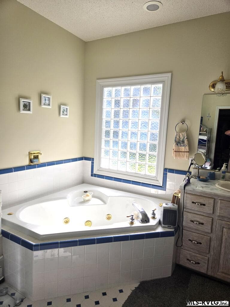 MASTER BATHROOM B