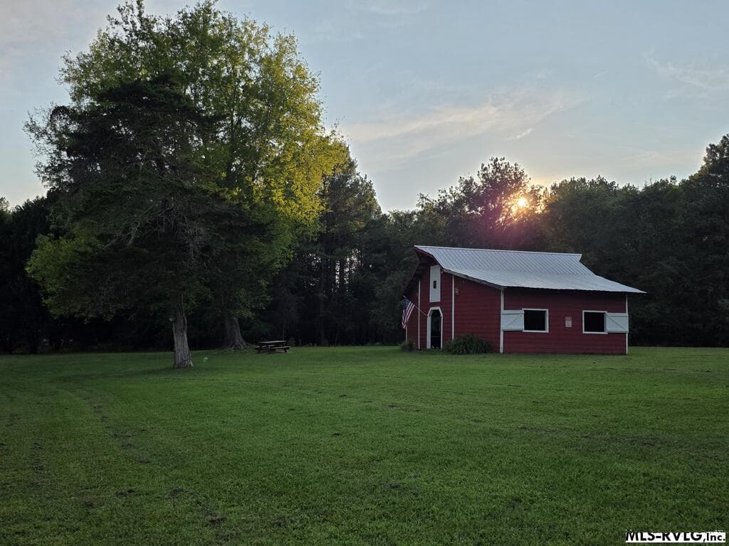 Community Barn - 1683 Merifield Dr, Clarksville VA 23927, Clarksville