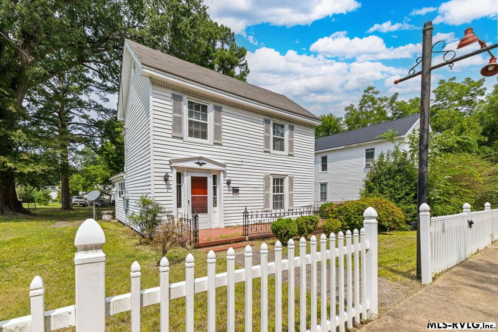 211 N. Mecklenburg Ave., South Hill VA 23970
