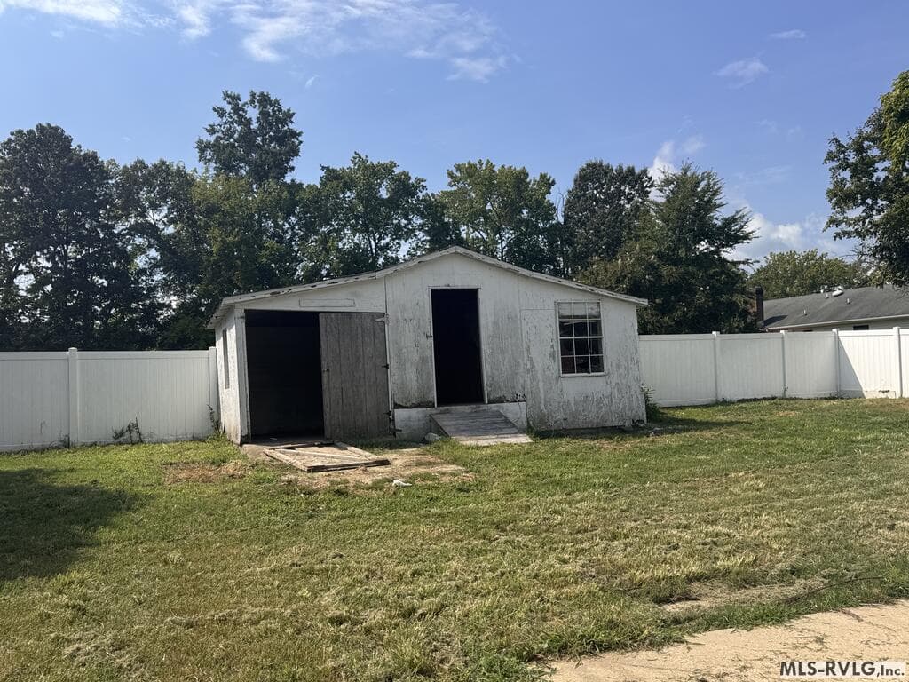 Residential/Vacation at 306 Grove Avenue, Emporia VA 23847, Emporia, photo 5 of 14