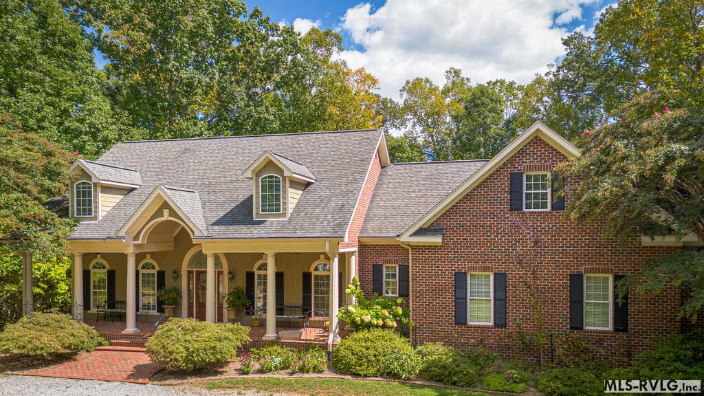 The Circle Drive - 207 Sir Payton Dr., Clarksville VA 23927, Clarksville