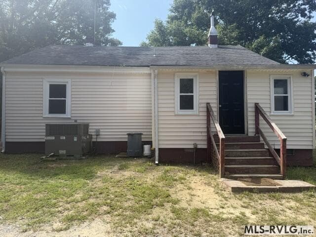 Residential/Vacation at 319 Westward Rd, Freeman VA 23856, Freeman, photo 6 of 41