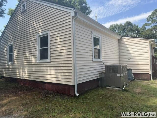 Residential/Vacation at 319 Westward Rd, Freeman VA 23856, Freeman, photo 7 of 41