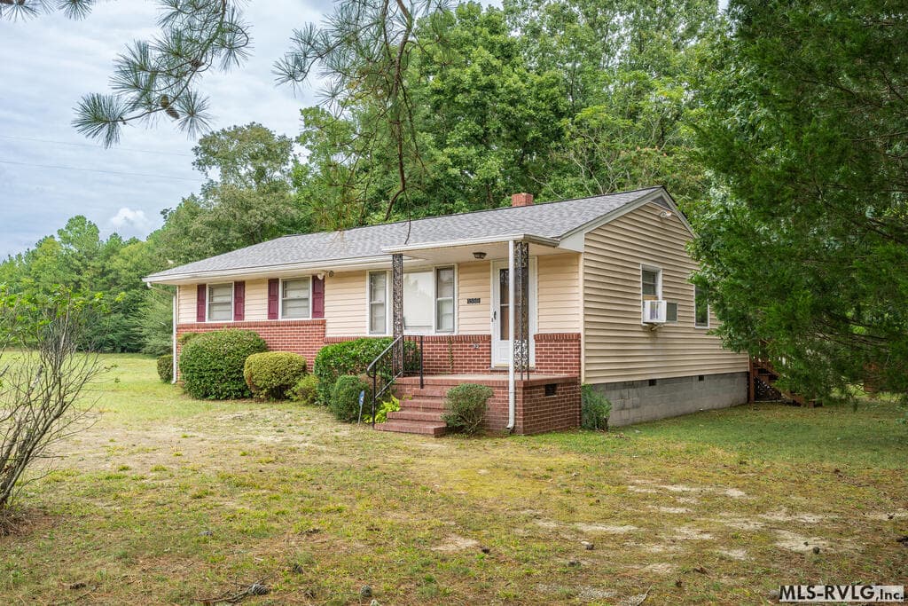 Residential/Vacation at 1388 Lewis Dr, Emporia VA 23847, Emporia, photo 3 of 26