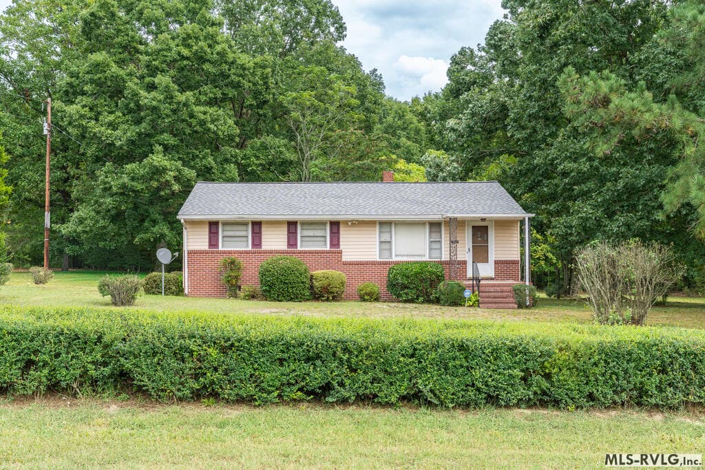 1388 Lewis Dr, Emporia VA 23847