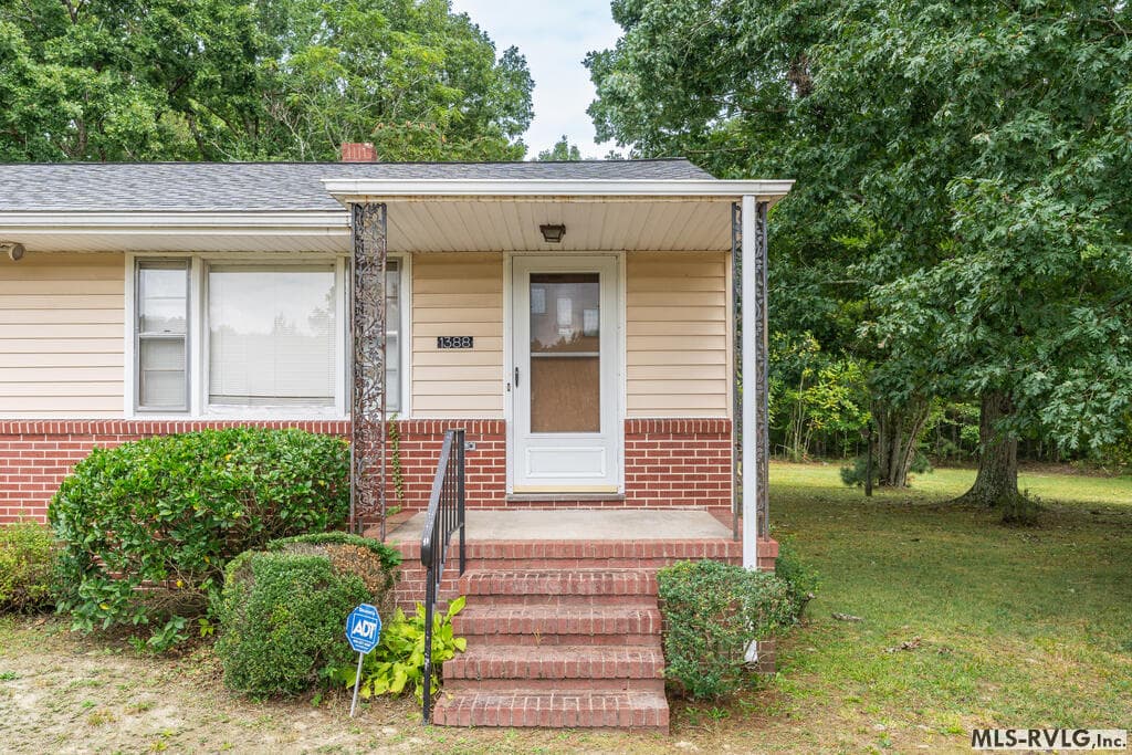 Residential/Vacation at 1388 Lewis Dr, Emporia VA 23847, Emporia, photo 4 of 26