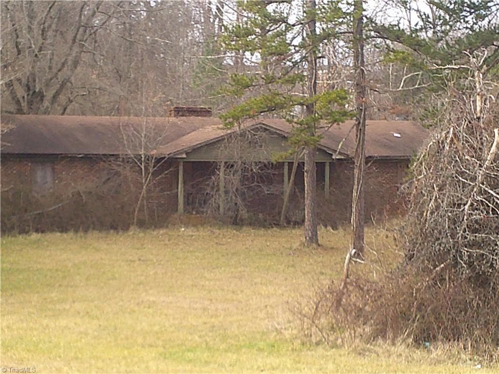 Remarks at 1 Harb Drive, Lexington NC 27295, photo 5 of 7
