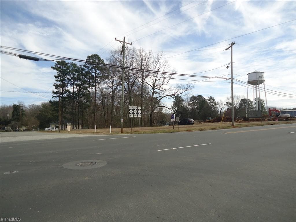 Retail at 17871 S NC Highway 109, Denton NC 27239, photo 2 of 9