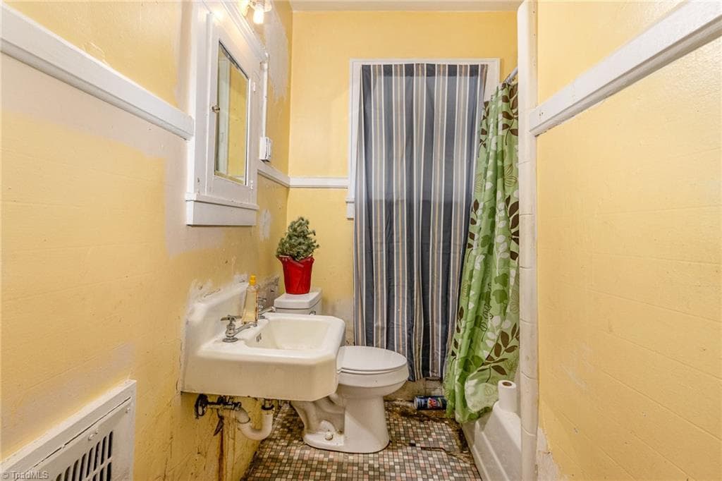 Rooming House at 1012 S Main Street, Burlington NC 27215, Burlington, photo 20 of 50