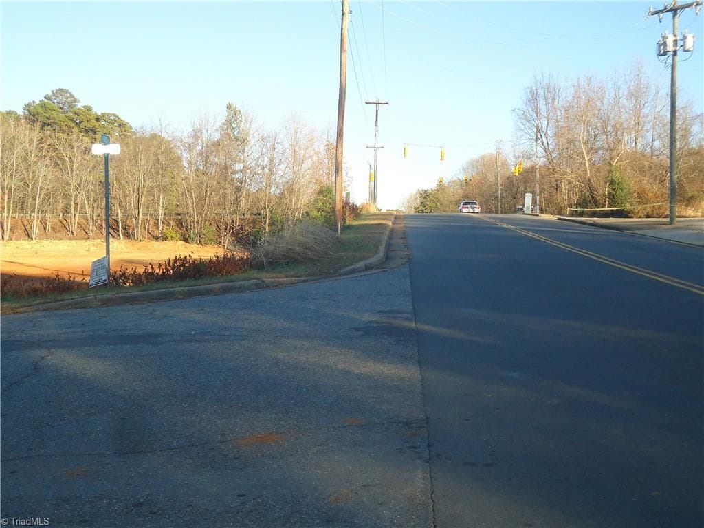 Retail at 243 E 1st Street, Denton NC 27239, photo 4 of 7