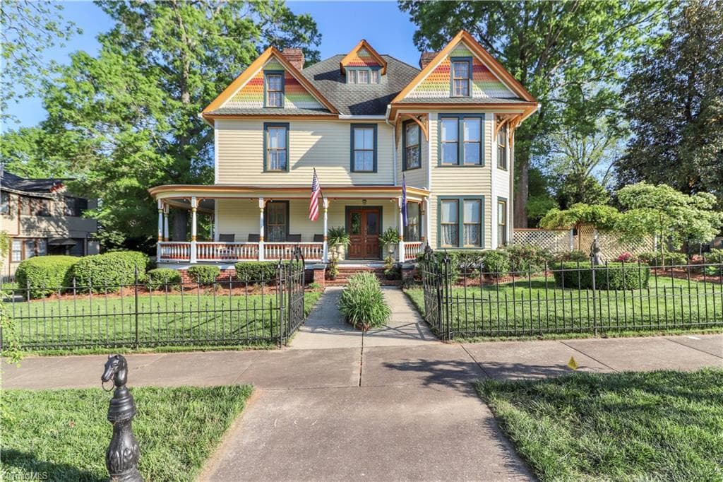 235 Walnut Street, Statesville NC 28677