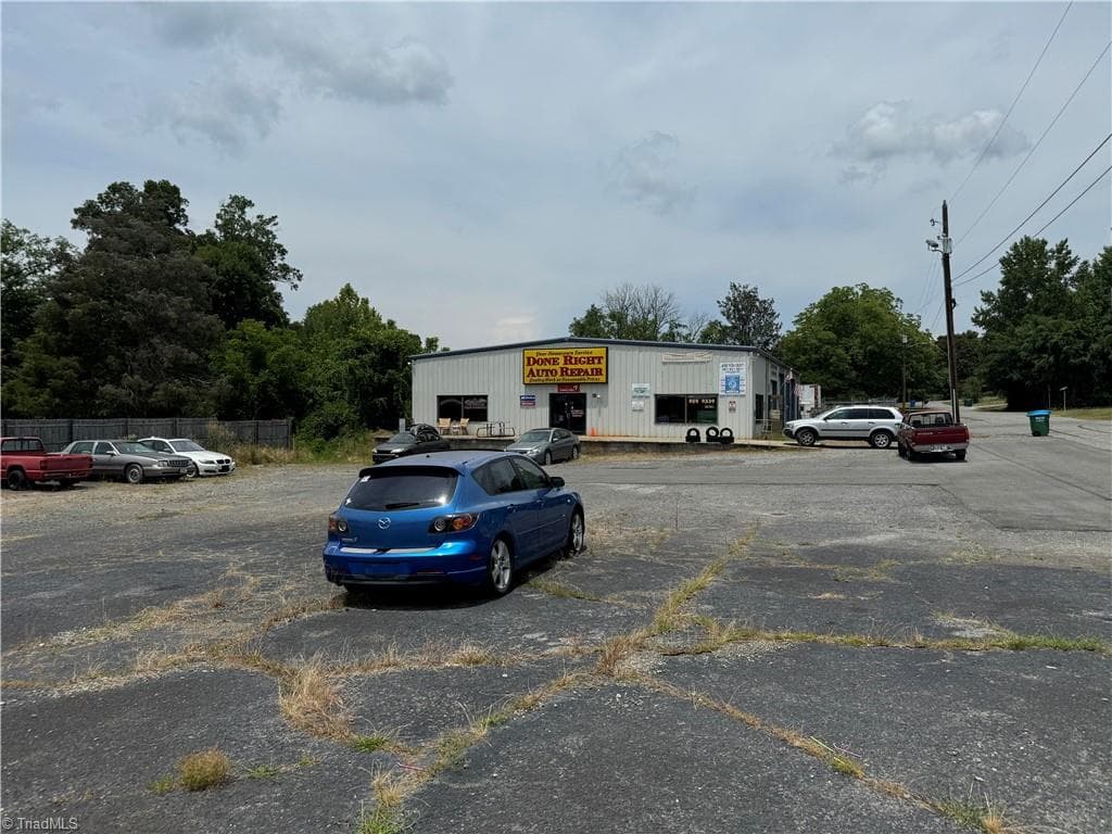 Retail at 61 Peacock Avenue, Denton NC 27239, photo 23 of 27